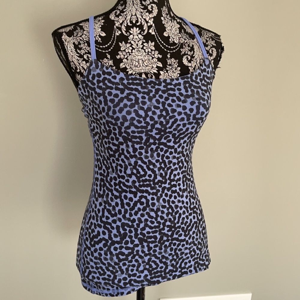 Lululemon size 4 top
